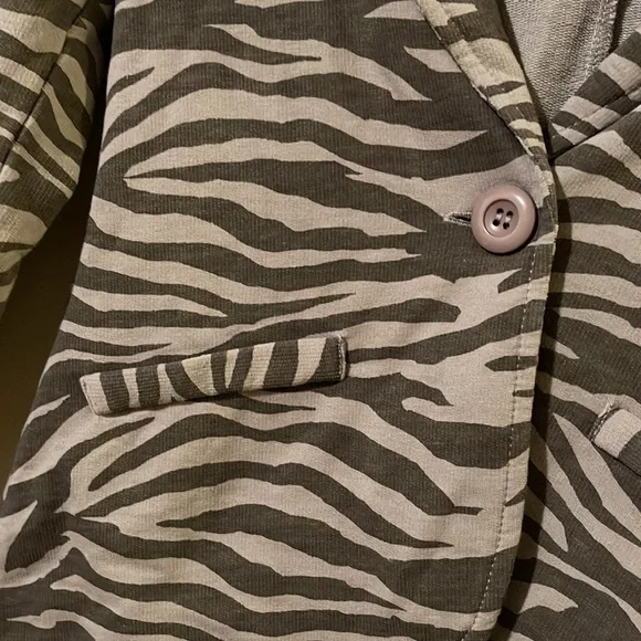 Zebra print blazer. Good condition. Size small. Black and grey. - Picture 3 of 3